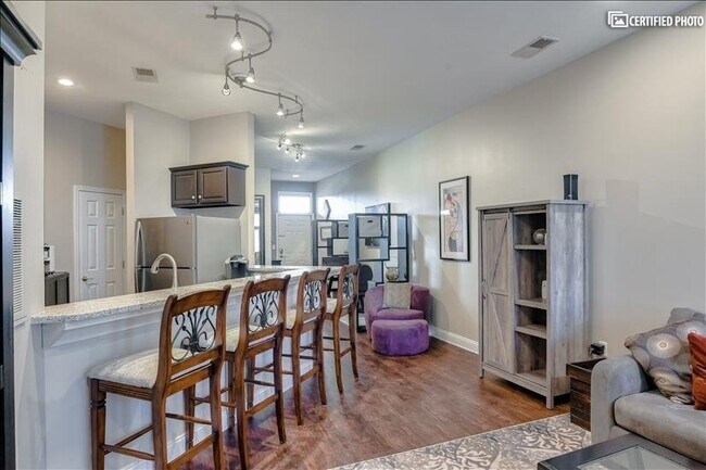 Área de estar/bar Zona de estar - 300 E John St