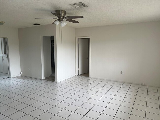 Foto del edificio - 211 N 66th Ave