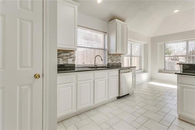 Building Photo - 2701 Briarcrest Dr