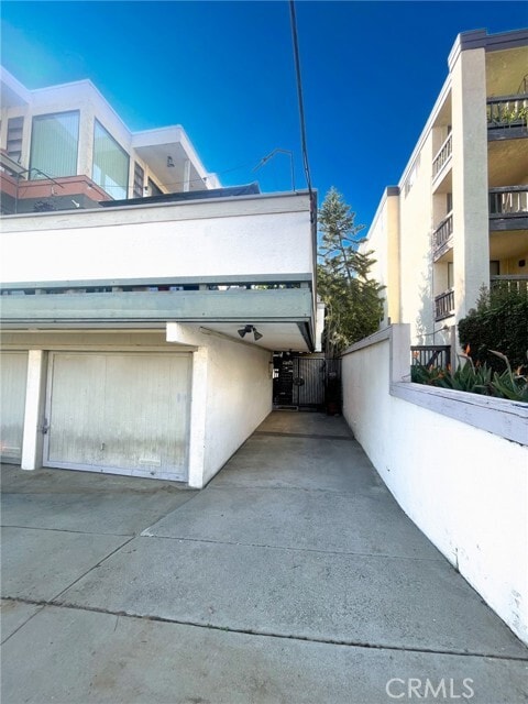 Building Photo - 2575 E 19th St