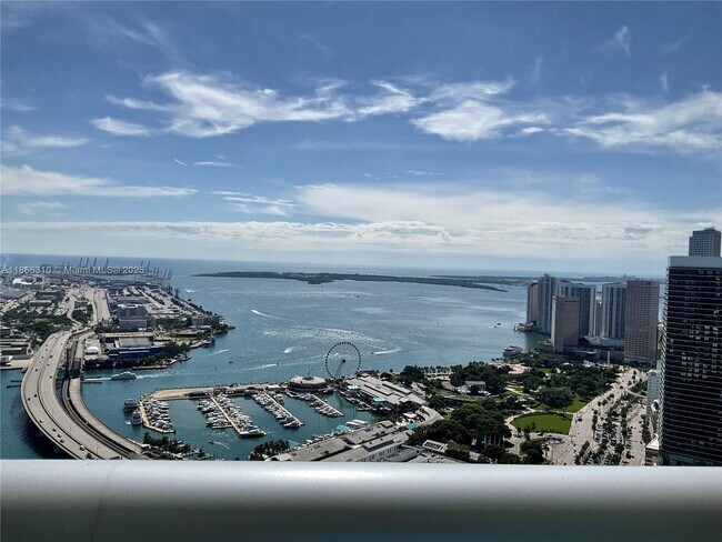Foto del edificio - 888 Biscayne Blvd