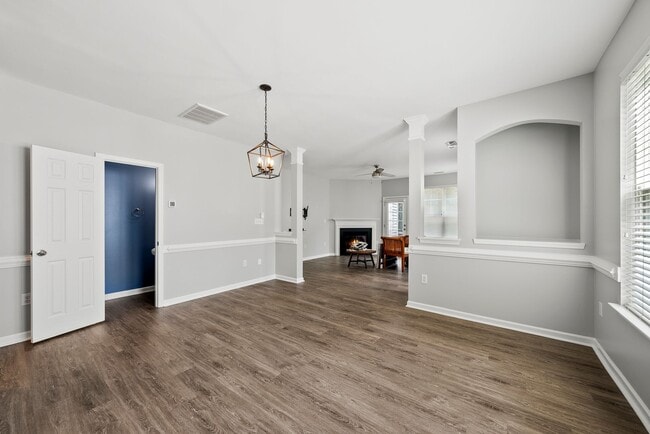 Building Photo - 8916 Camden Park Dr