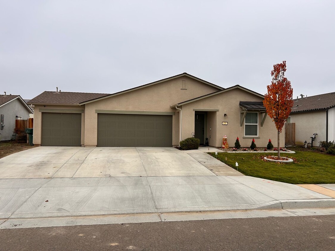 Foto principal - Beautiful home for rent in Tulare!