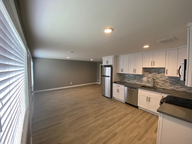 Building Photo - 7132 47th Ave SW