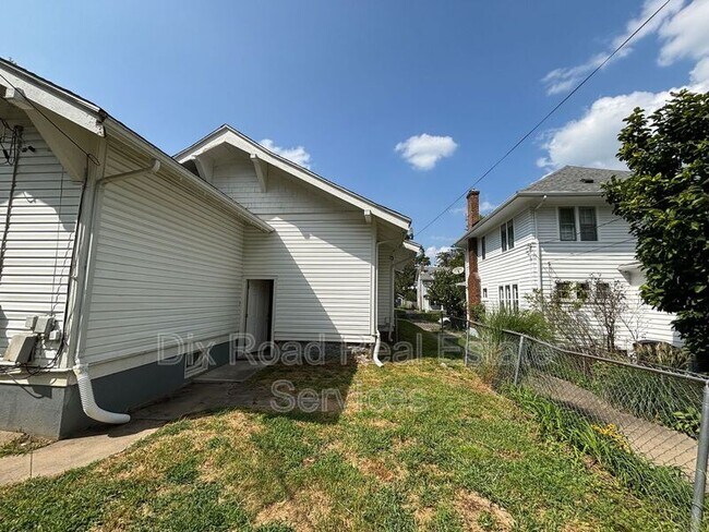 Building Photo - 22 Pinehurst Ave