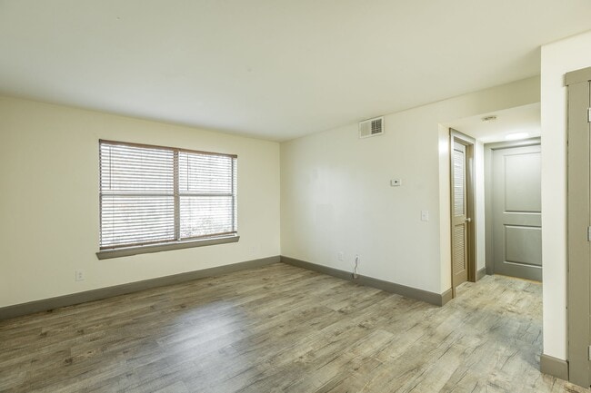 Building Photo - 179 4th St