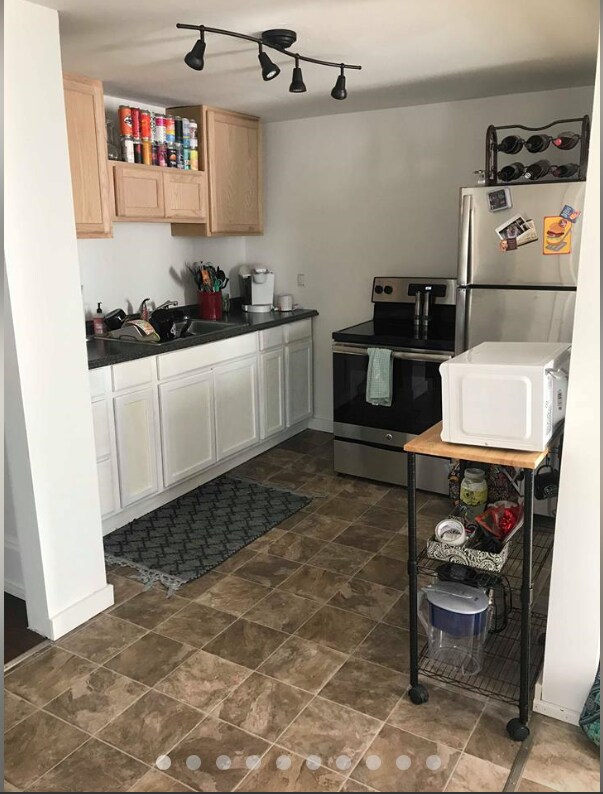 Primary Photo - 1432 Main Rd