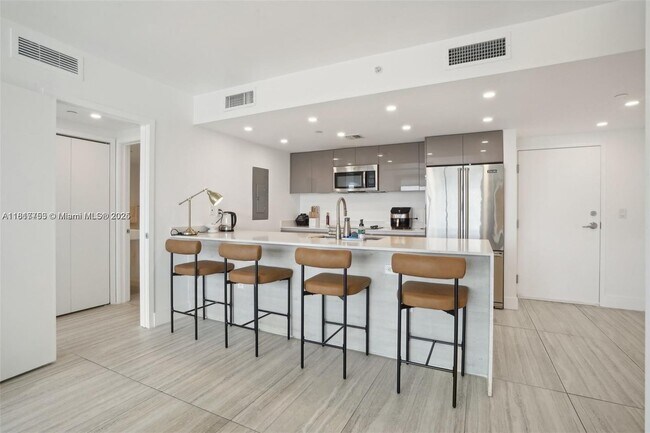 Foto del edificio - 13800 Highland Dr