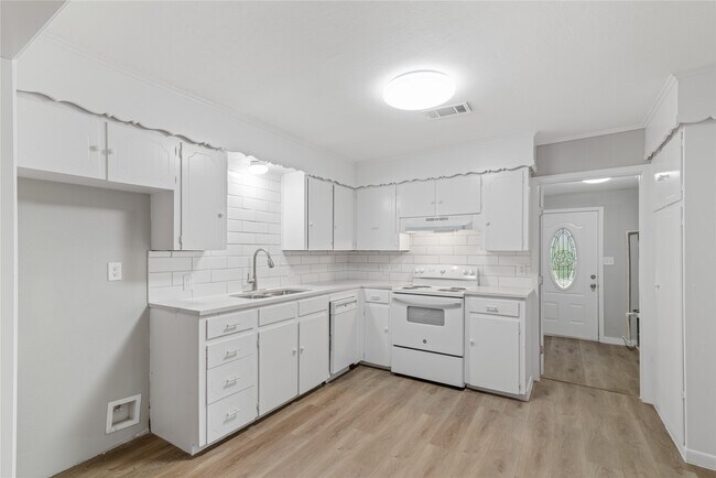 Foto del edificio - 615 Riveredge Dr