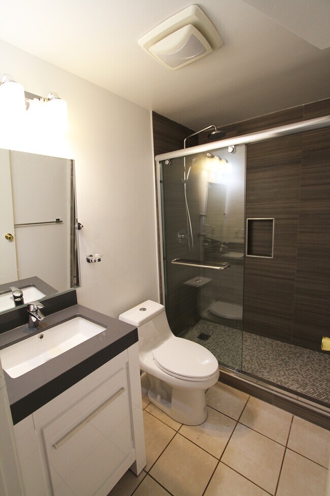 Foto del edificio - 886 44th Ave