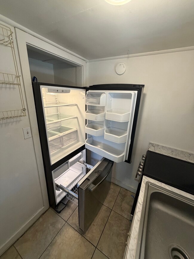 Building Photo - 209 Strawberry Ln