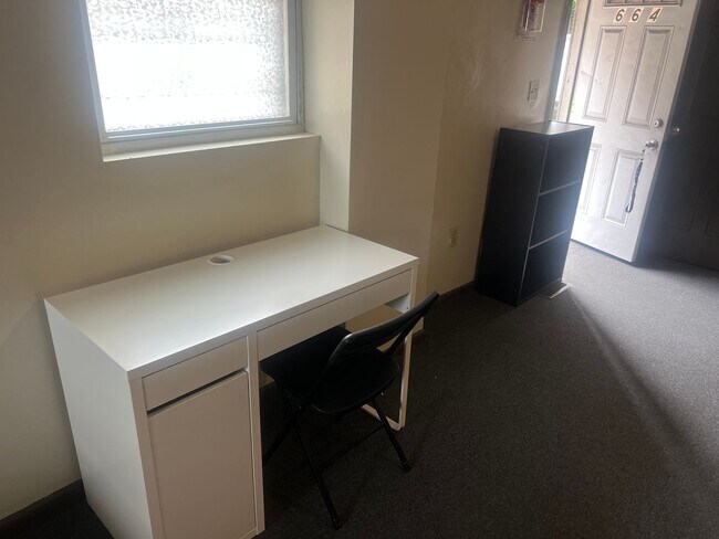 Building Photo - 664 Willey St