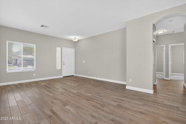 Foto del edificio - 11902 W Jefferson St