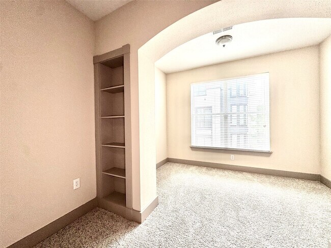 Building Photo - 3660 Richmond Ave.