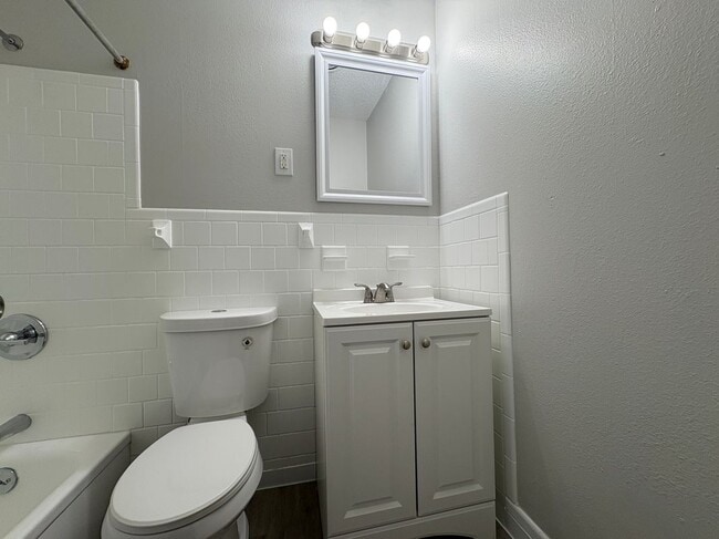 Building Photo - 4909 Sunshine Dr