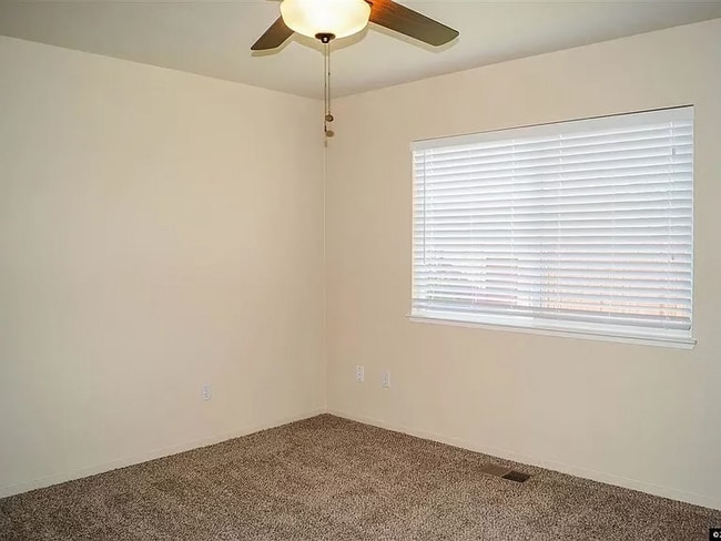 Foto del edificio - 561 Sydney Walk Ln NW