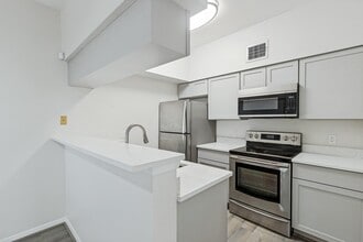 Building Photo - 2626 Holly Hall St