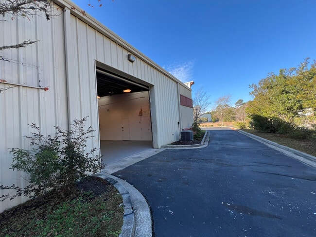 Building Photo - 128 Elk Dr