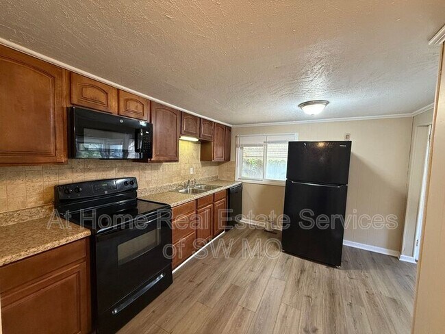 Foto del edificio - 320 E Webster St