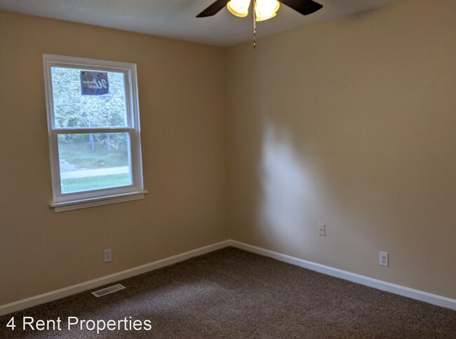 Building Photo - 3 br, 1 bath House - 1040 BRITTON SPRINGS RD