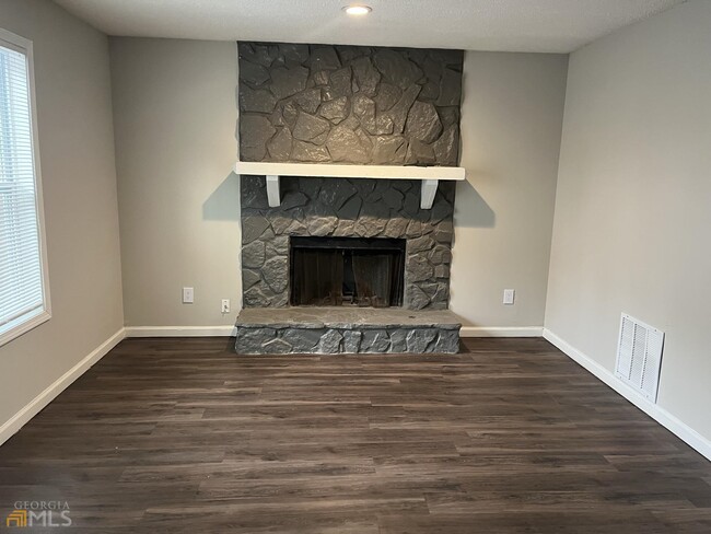 Foto del edificio - 5611 Windwood Rd