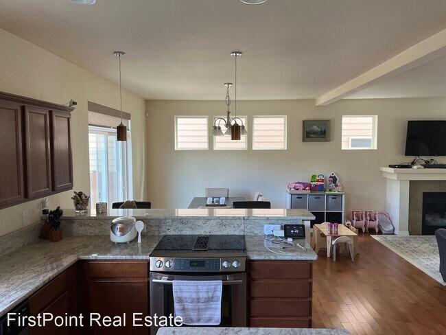 Building Photo - 4 br, 2.5 bath House - 621 24th Ave S.W.