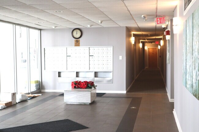 Building Photo - 9001 Golf Rd
