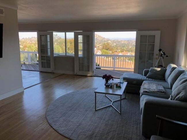 Building Photo - 3 Bed-2 Bath Single Story Home in the desired Windsor Hills neighborhood of La Mesa