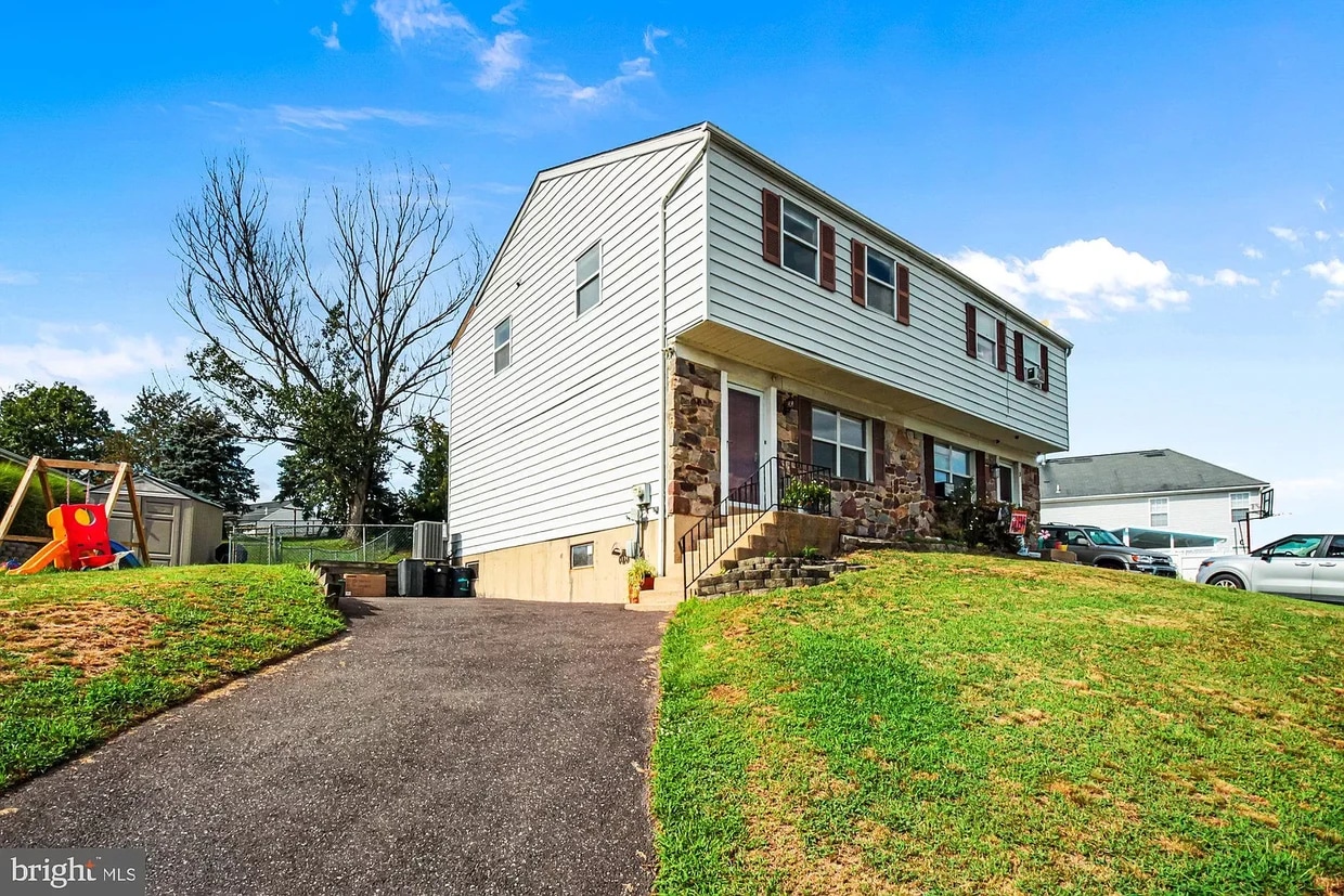 Street view - 1 Dogwood Ln