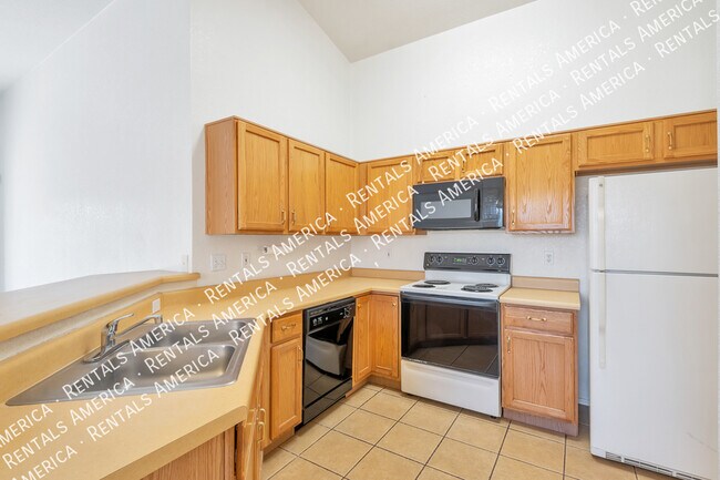 Building Photo - $500 OFF: Fantastic Home in Great Location