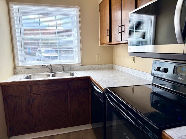 Foto del edificio - 7217 Oak Ridge Pl