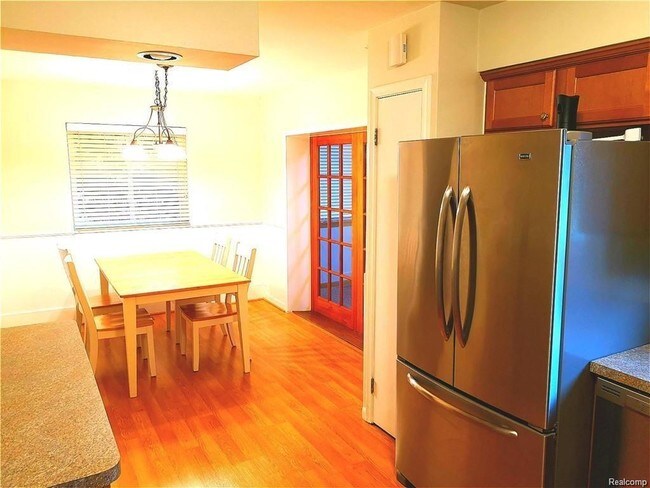 Foto del edificio - 48225 Rushwood Dr