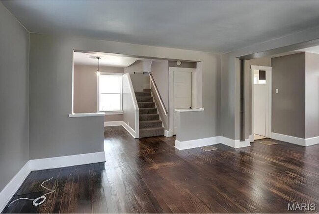 Foto del edificio - 329 Rose Ln