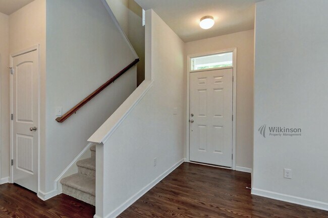 Building Photo - Nice 4 bedroom 2.5 Bathroom home located i...