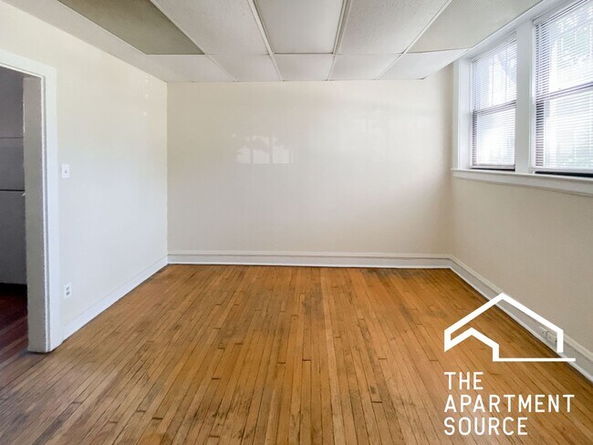 Building Photo - 4535 N Leavitt St