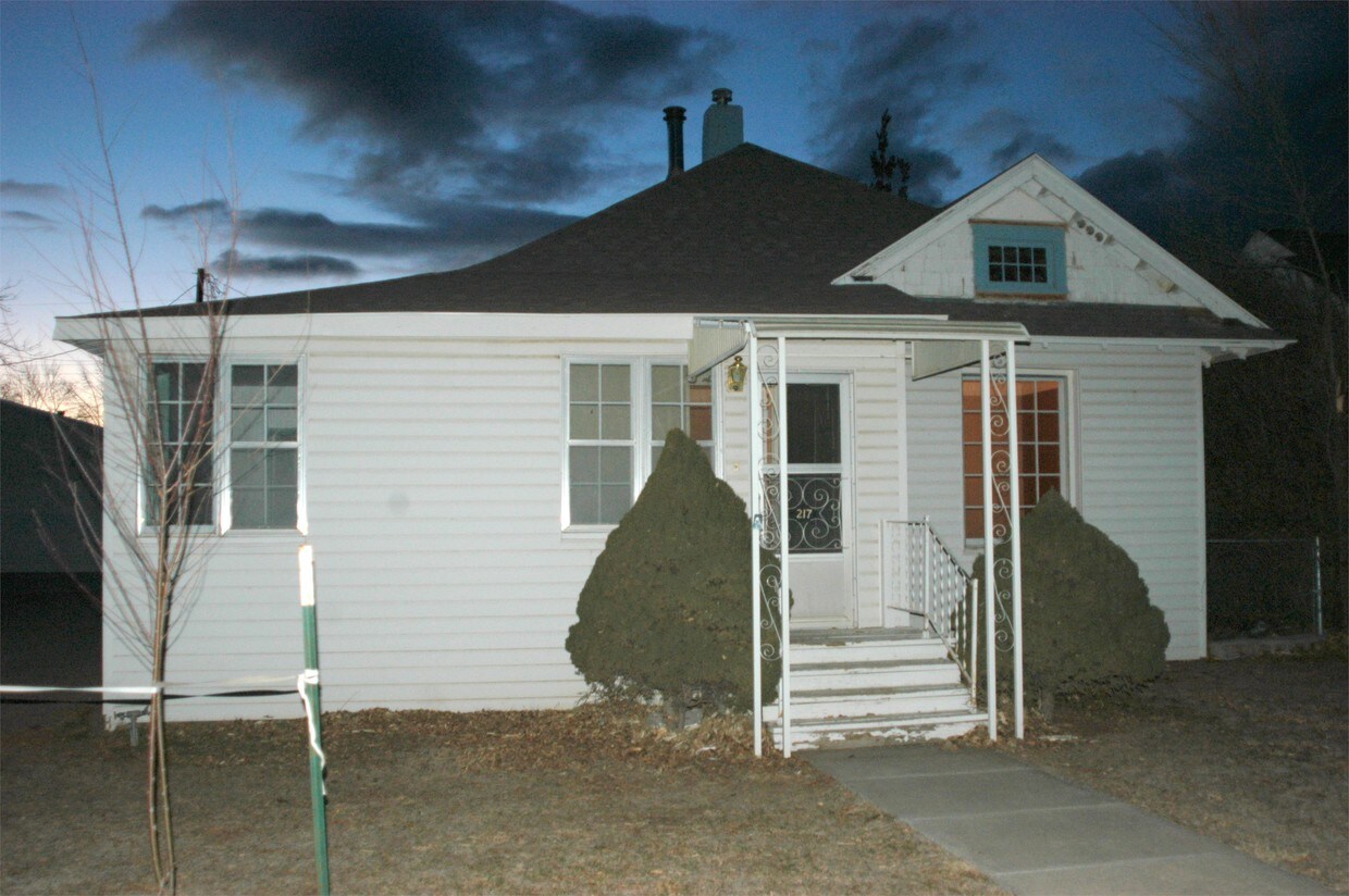 217 Graefe Ave, Ault, CO 80610 House Rental in Ault, CO