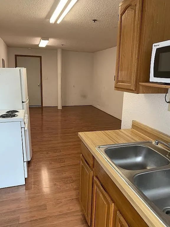Building Photo - RiverWood Apartments