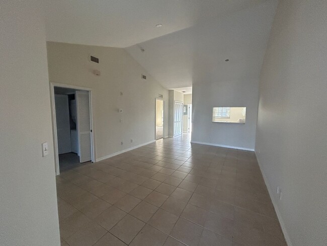 Building Photo - 3/2 Condo off Six Mile Cypress