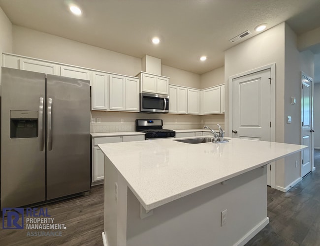 Building Photo - Modern 3BR/2.5BA Townhome in Cornelius – Bonus Loft, 2-Car Garage & Move-In Ready!