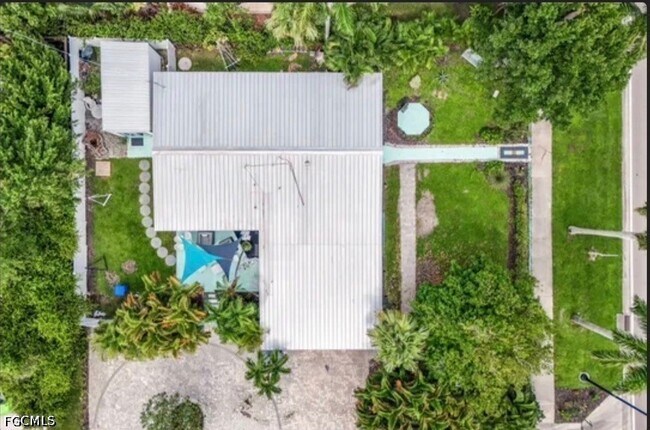 Building Photo - 2710 McGregor Blvd