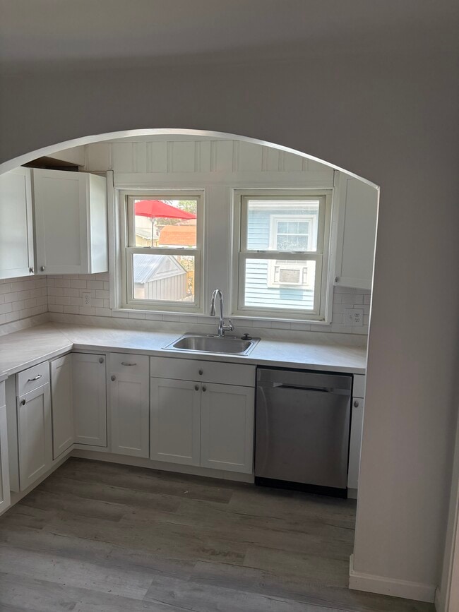 Kitchen - 137 Worcester Ave