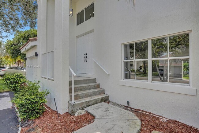 Building Photo - 8354 SW 42nd Ct