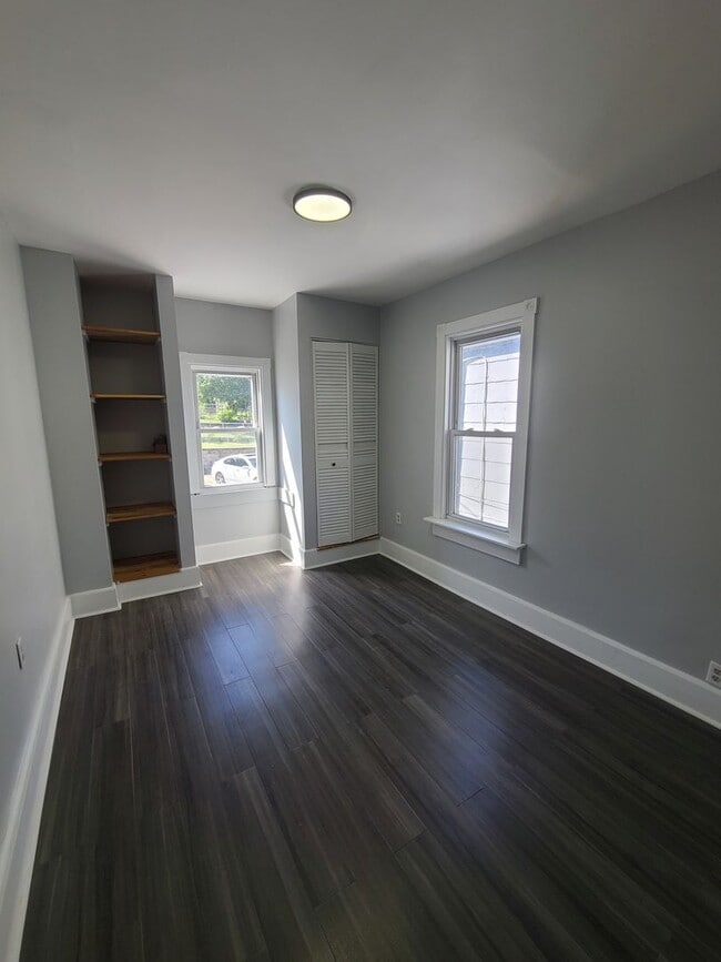 Building Photo - Three Bedroom one bath with off street par...