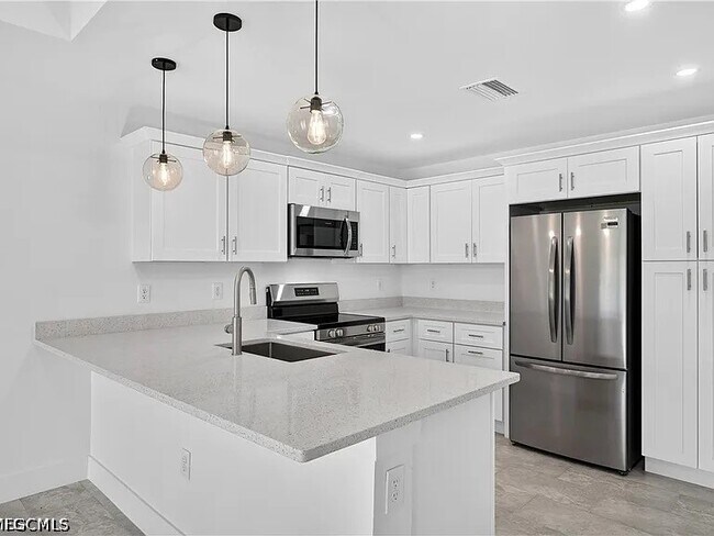 Foto del edificio - 4688 Golfview Blvd