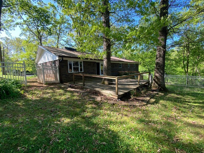 Building Photo - Remodeled 4 Bedroom 2 Bathroom