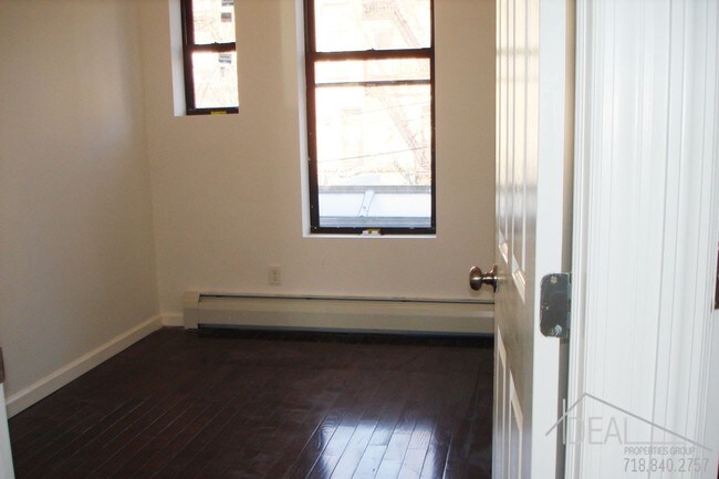 Building Photo - 206 Macdonough St