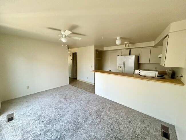 Foto del edificio - 1476 Hussman Ave