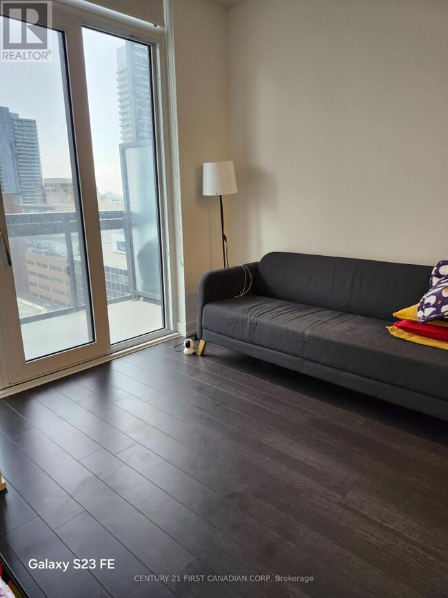 Photo du bâtiment - 39 Roehampton Ave