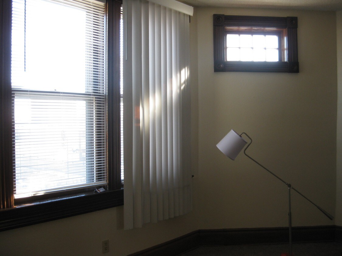 Primary Photo - 514 Park Ave