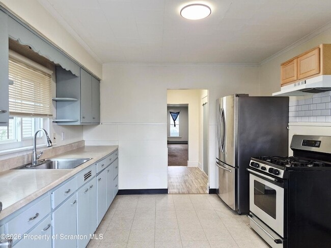 Building Photo - 70 2nd St